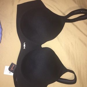 Victoria’s Secret body wick max support sport bra